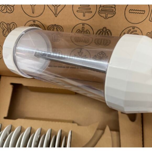 The Pampered Chef Cookie Press #1525 Complete with all discs - Picture 5 of 7